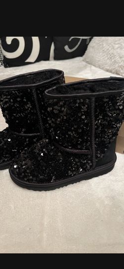 UGGS BLACK SEQUINED SIZE 2 New 