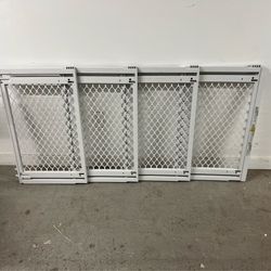 plastic adjustable gate 60”wx31”h plastic adjustable gate