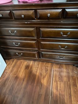 Queen size Nice luxury brown bedroom set from rooms to go
