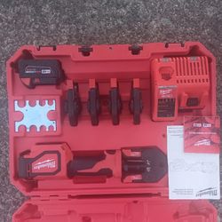 Milwaukee 2674 M18 Fuel Press Tool 3/8 1/2 3/4 1in Pex Propex Dies Almost NewCondition. For Pick Up Fremont Seattle. No Low Ball Offers/Trades Please 