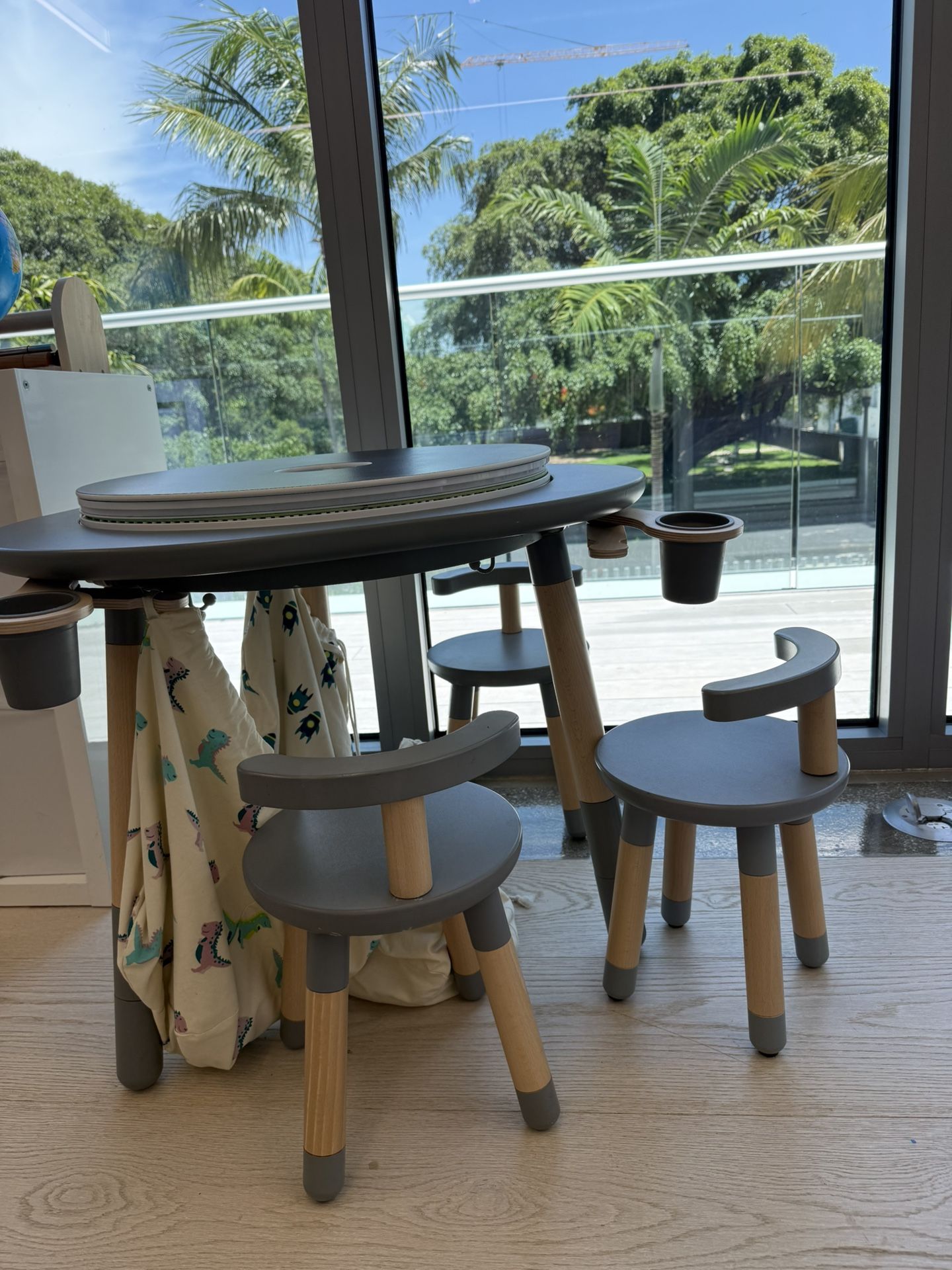 STOKKE® MUTABLE™ PLAY TABLE & ACCESSORIES