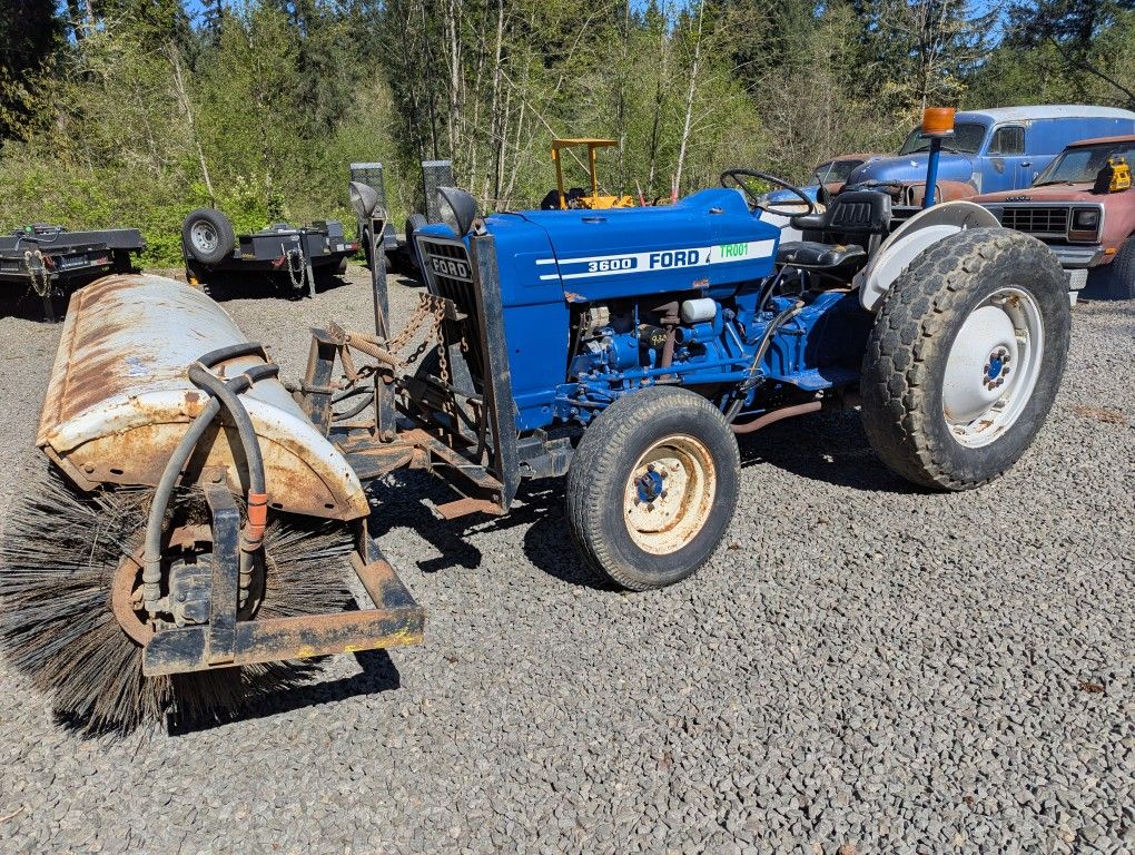 Ford 3600 Sweeper Tractor