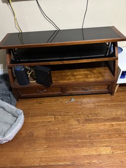 TV Stand With Storage Draw At The Bottom