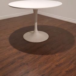 White Table / Round Dining Table 