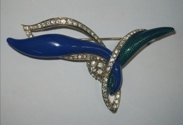 Signed CINER Layered ribbon broach