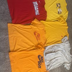 Nike T-Shirts Men Size Large