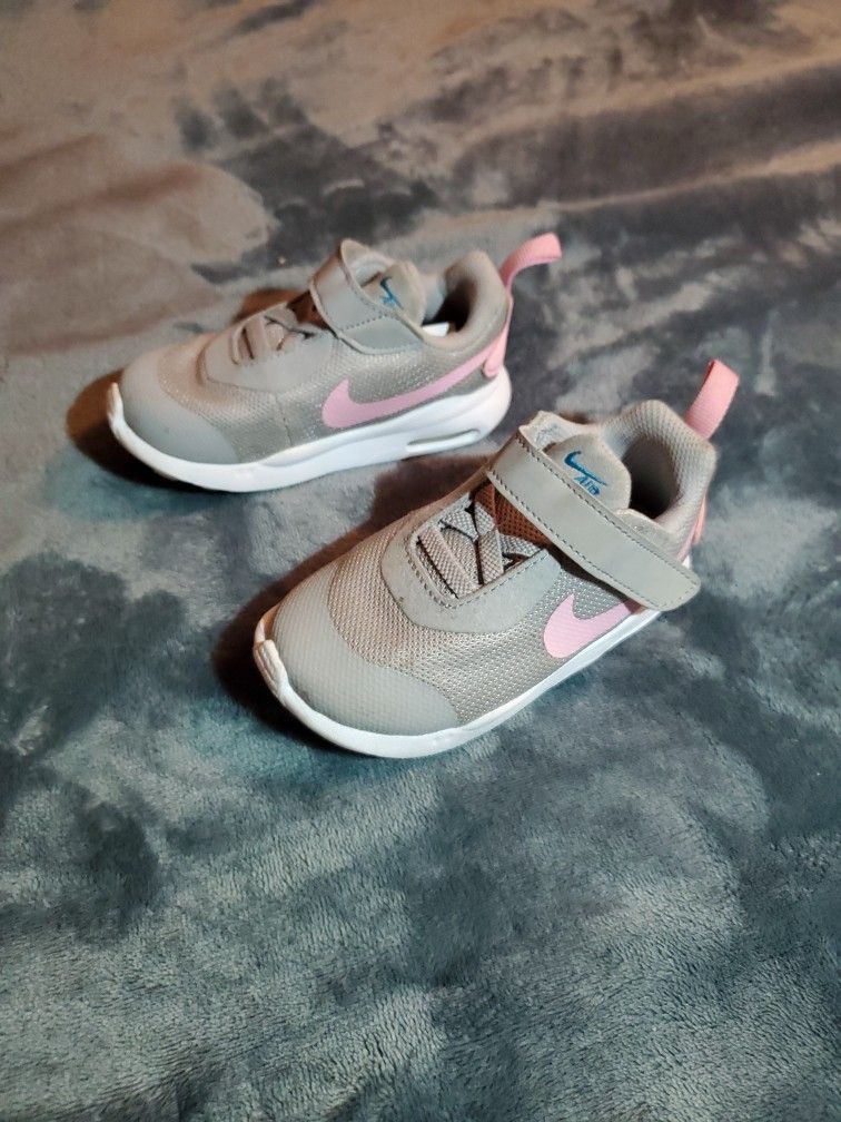 Nike Slip On Toddler Shoes *Used* Size 6c