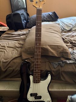 Fender Squier Precision Bass ( P-Bass) (like new)