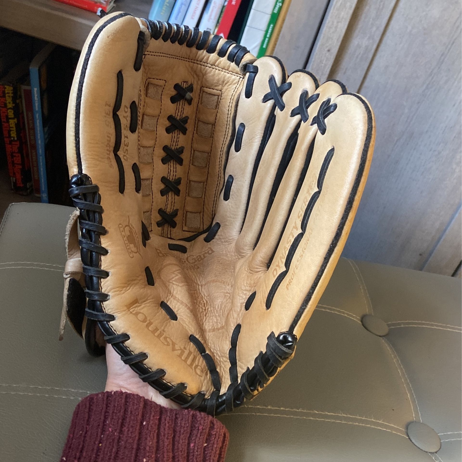 Louisville Slugger Dynasty 13.5” Softball Glove