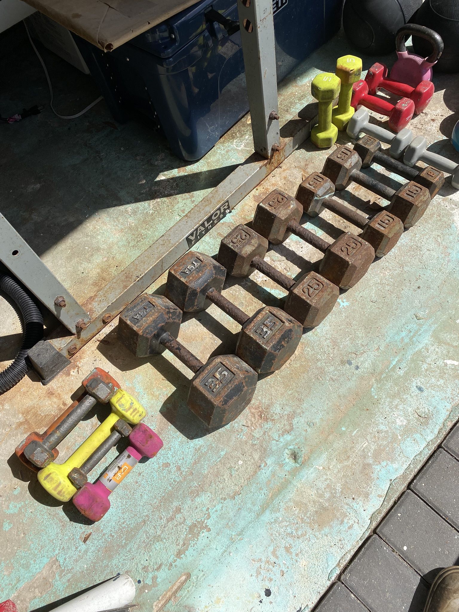 Dumbbells/medicine Balls