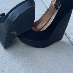 Black Wedges 