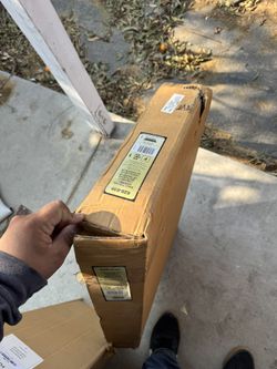 Damaged Fan Assembly For 05-08 Dodge Challenger, Charger, Magnum And Chrysler 300