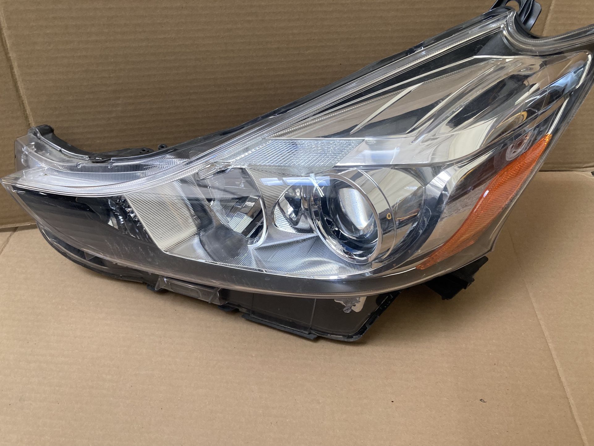 Toyota Prius V LH Headlamp