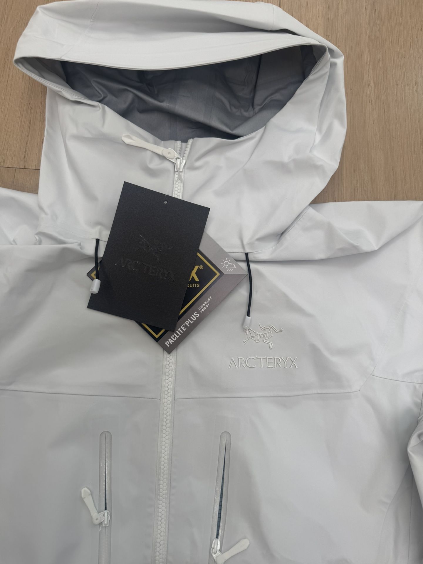NWT Arc'teryx Alpha SV Whiteout