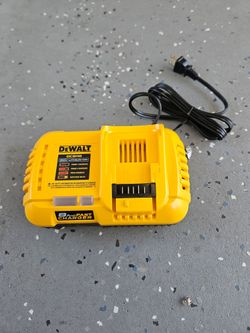 Dewalt fast charger 8amo