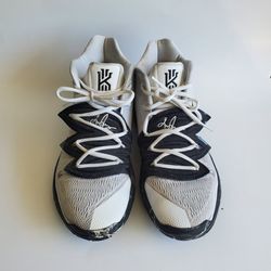 Nike Kyrie 5 "Oreo" Basketball Shoes Mens size 9