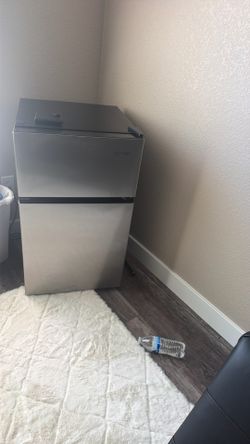 Mini refrigerator