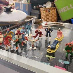19 pieces of lead toy figures $30