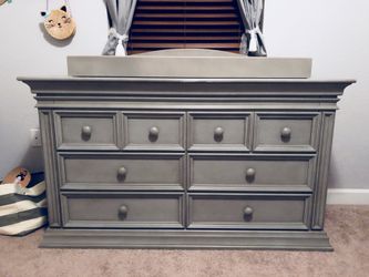 Baby Cache Vienna Crib and dresser Set for Sale in Homestead FL