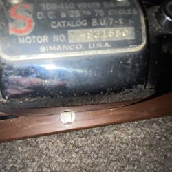 Antique Singer Sewing Machine.     Beautifully Maintained 