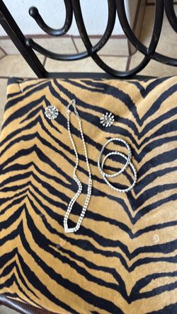 Diamon neck set