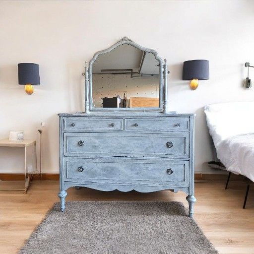 πͺ Vintage Dresser, Freshly Hand Re-Painted β $199 OBO π€