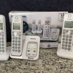  Cordless phone with 3 Handsets. All Bells And Whitles