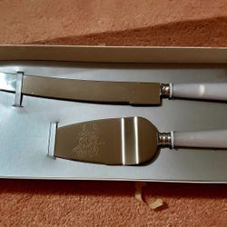 Used Cake and knife wedding set (Chinese symbol "double happiness")