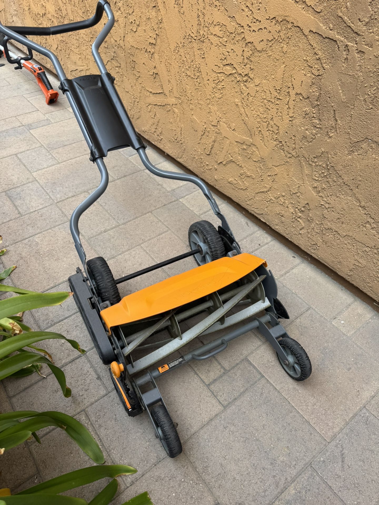 Fiskar StaySharp Reel Lawn Push Mower