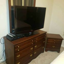 Bedroom Set With Dresser, Mirror and Nightstand