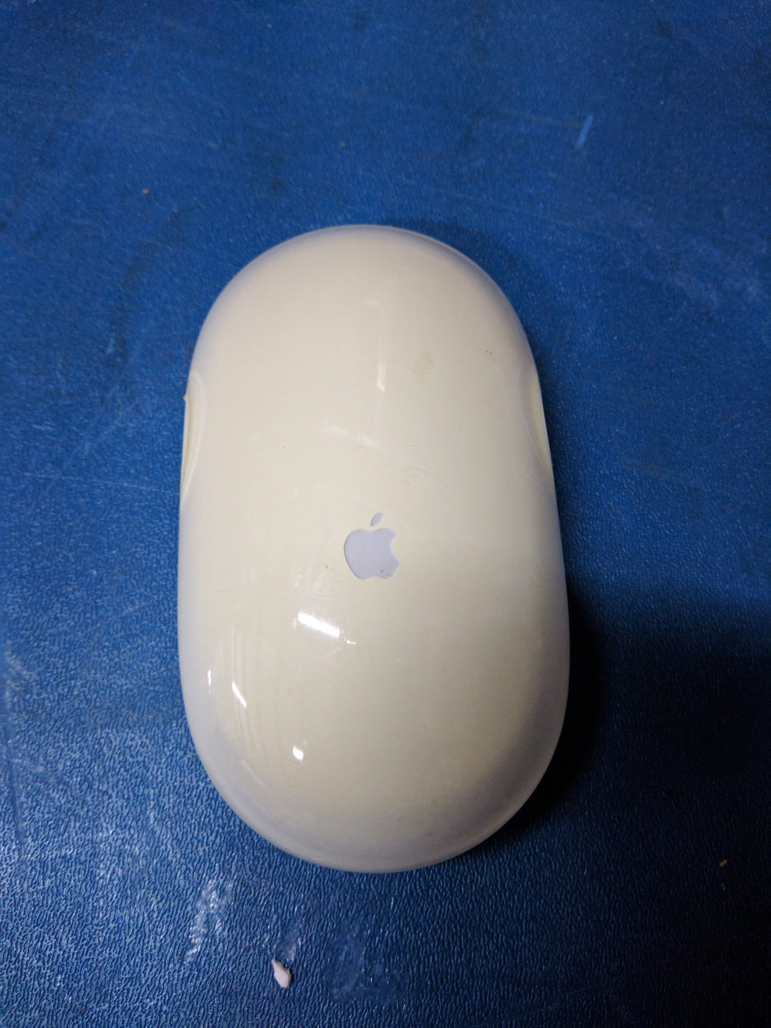 Apple wireless mouse A1015