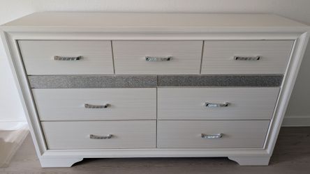 7 Drawer Dresser with Jewelry Tray - White