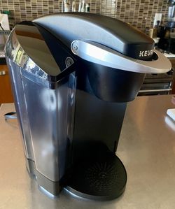 KEURIG COFFEE MAKER