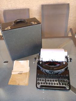 1930's Underwood Noiseless Typewriter Model 77