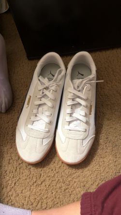 Woman’s Pumas