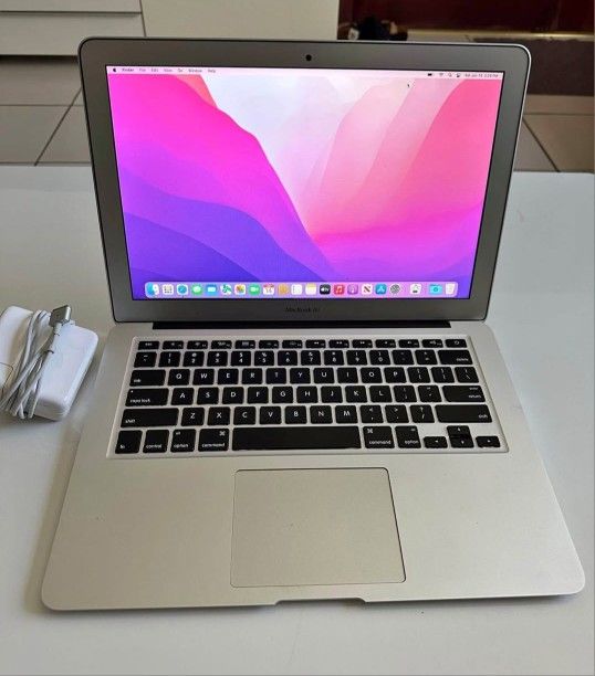 Apple MacBook Air 2015 13 Inch i5 8 GB For Sale