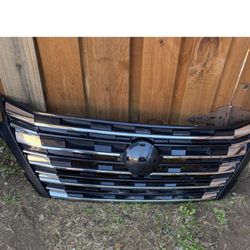 Parts Nissan Rogue 2023 Grille 