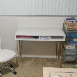 White Office Desk And Chair 
