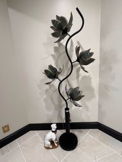 Black Lotus 4 Blossoms Floor Lamp