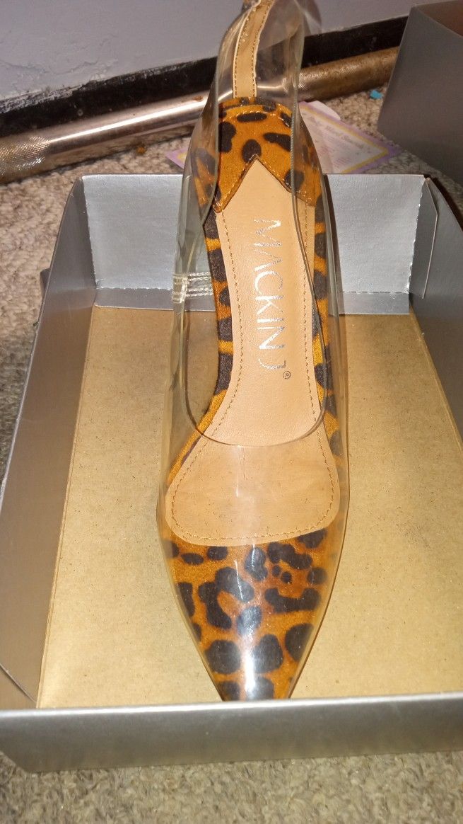 Clear/Leapord Pump