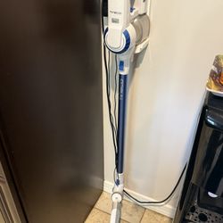 Wireless Vacuum with holder/charger 