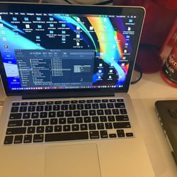Macbook Laptop 13in  Works Great 
