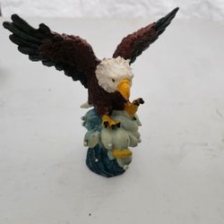 hand-painted polyresin Bald Eagle statue