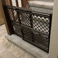 Expandable pet gate