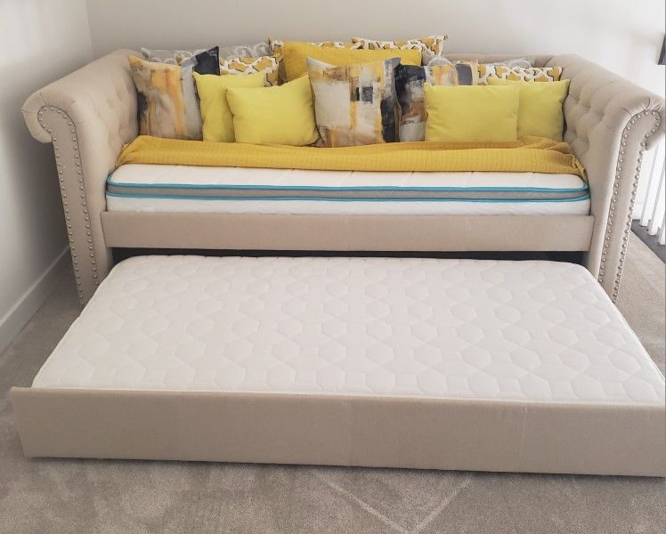 Biege Daybed with Trundle