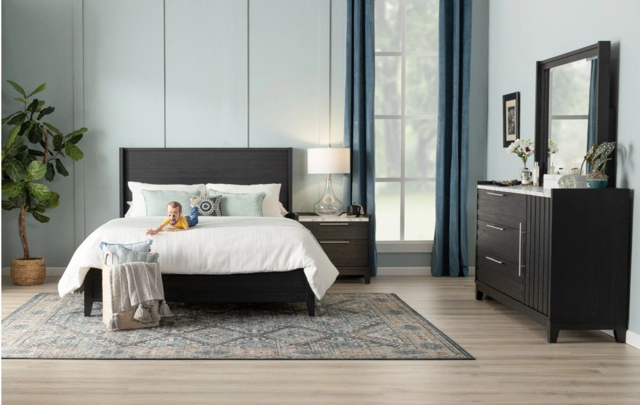 Queen Bed Set 3 Months Old