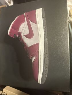 Air Jordan 1 Mid Team Red (Size 8.5)