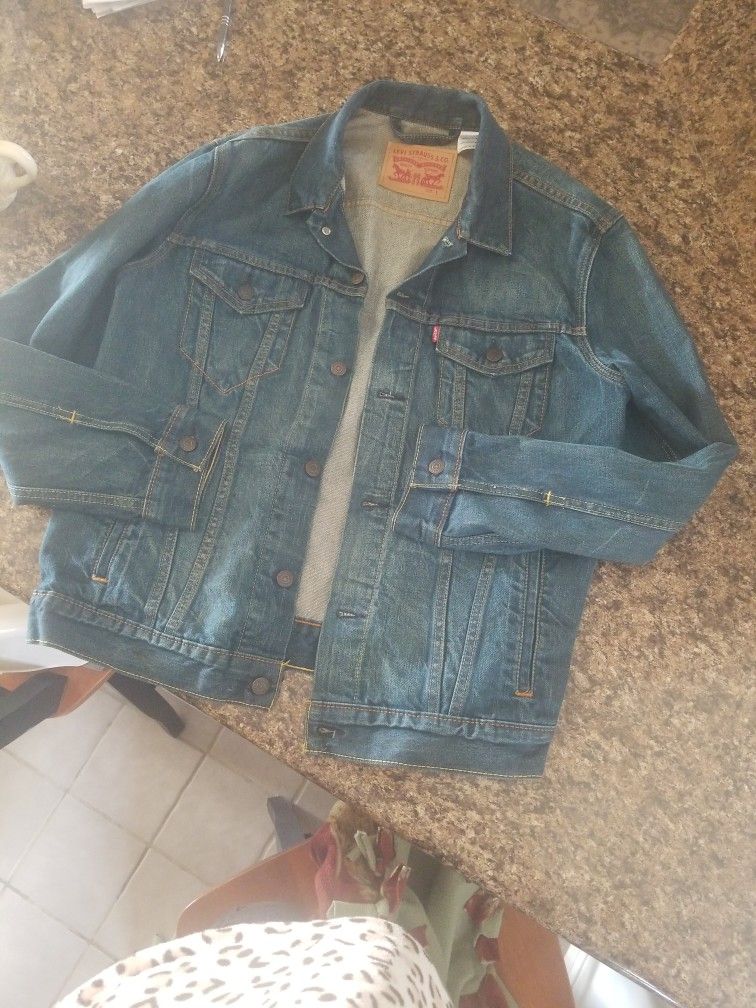 New Never Worn Size Lrg. LEVIE Mens Jacket