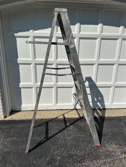 Aluminum A-Frame Step Ladder