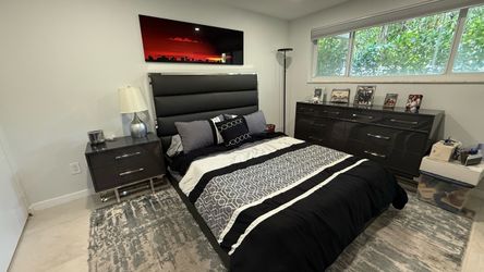 CITY Furniture Queen Bedroom Set + Casper Mattress – Excellent Condition